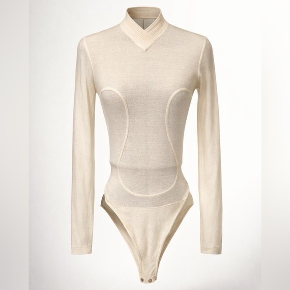 Alaia Tops - Alaïa VTG 90s Long Sleeve Knit Bodysuit, cream, high V neck, zip back, XS, EUC